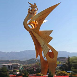 城市不銹鋼雕塑的抽象風格