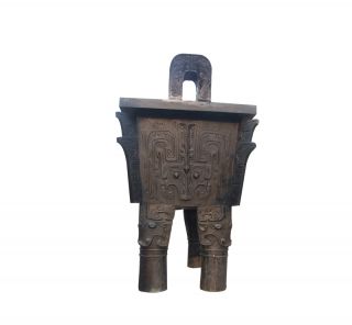 頤和園內的清代銅鼎爐