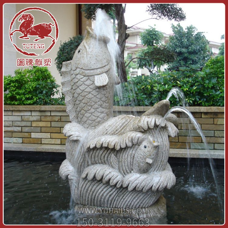 庭院里擺放的青石石雕創意噴漆雕塑