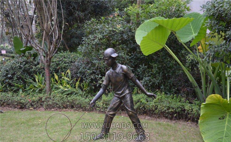 公園滾鐵環(huán)的小男孩人物銅雕兒童雕塑