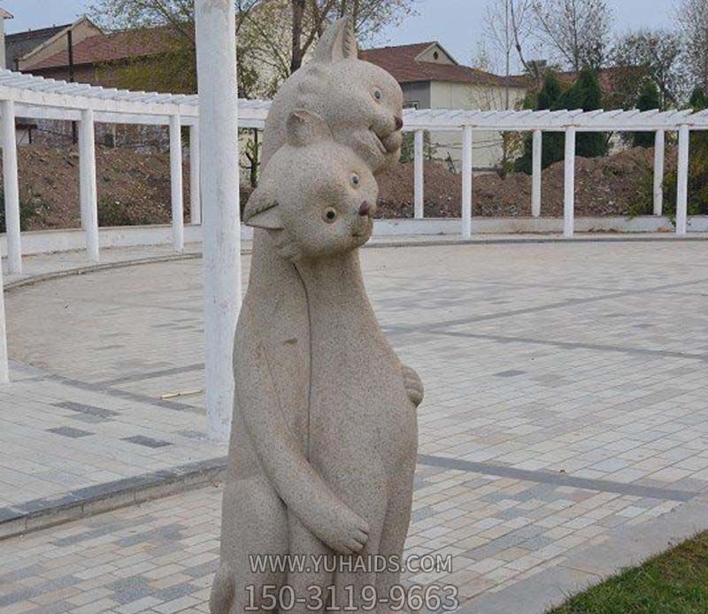 公園大理石石雕擁抱的貓雕塑