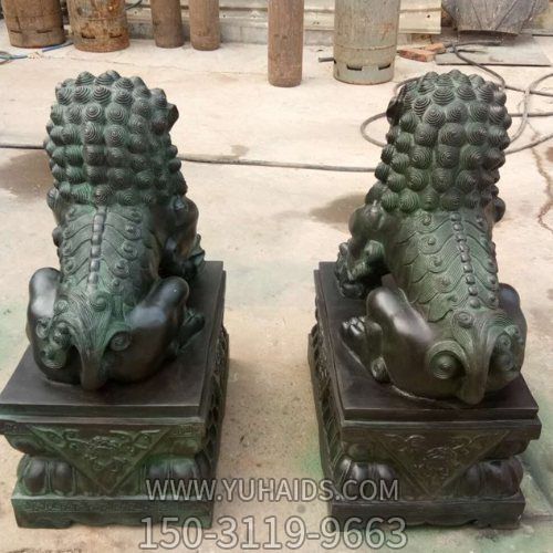 企業門口擺放大型銅獅子雕塑