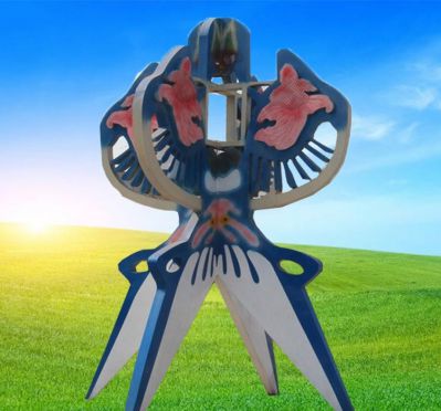 旅游文化小鎮(zhèn)廣場擺放藍色彩繪不銹鋼風(fēng)箏雕塑