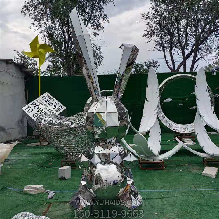 不銹鋼兔子，塊面抽象兔子雕塑