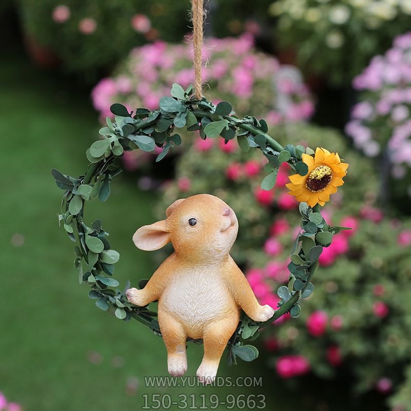 廣場(chǎng)一只蕩秋千的玻璃鋼兔子雕塑