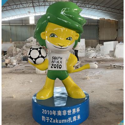 足球老虎卡通公仔，玻璃鋼體育運(yùn)動主題卡通形象雕塑