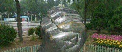 公園廣場(chǎng)鑄銅手握手青銅手型雕塑