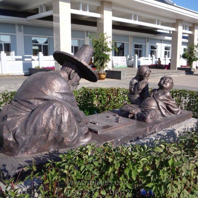 公園校園創意下象棋的玻璃鋼仿銅人物仿古雕塑