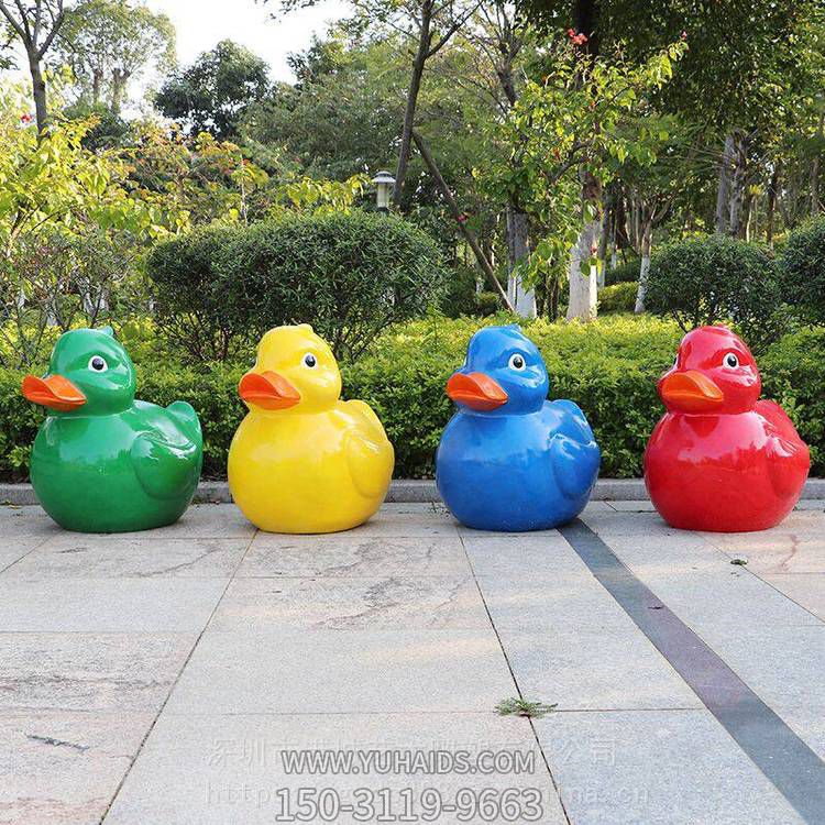 游樂場(chǎng)兒童公園玻璃鋼卡通小黃鴨雕塑動(dòng)物公仔玩偶擺件