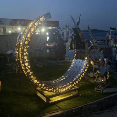 酒店戶外會所不銹鋼鏤空創意月牙雕塑