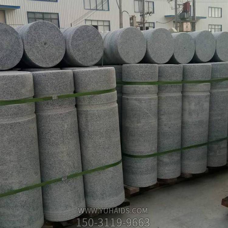 小區(qū)園林擺放天然花崗巖雕刻擋車石柱雕塑