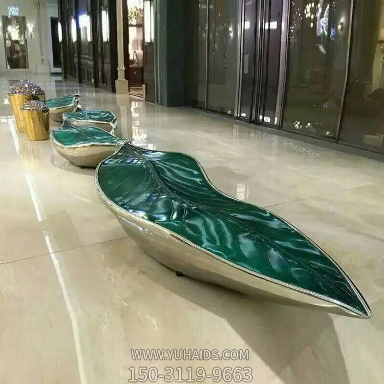商場(chǎng)室內(nèi)擺放玻璃鋼異形樹(shù)葉座椅雕塑
