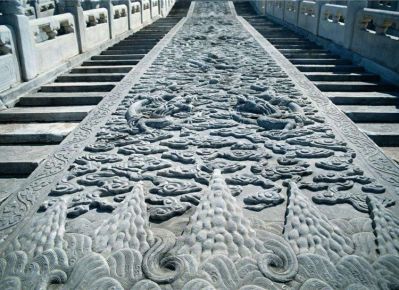 寺廟臺階大型石浮雕，祥云、龍石刻浮雕