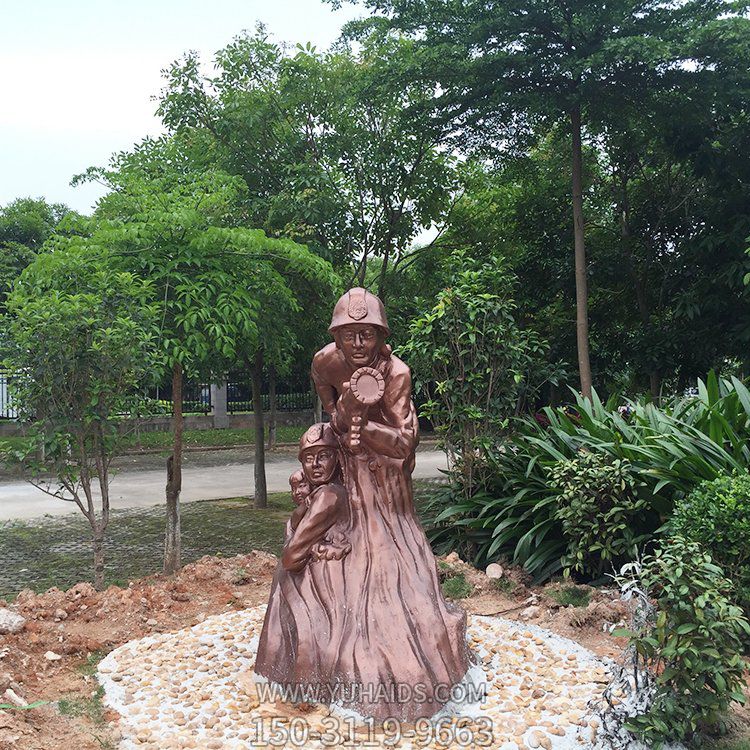 消防主題人物雕塑，呲水槍救火雕塑