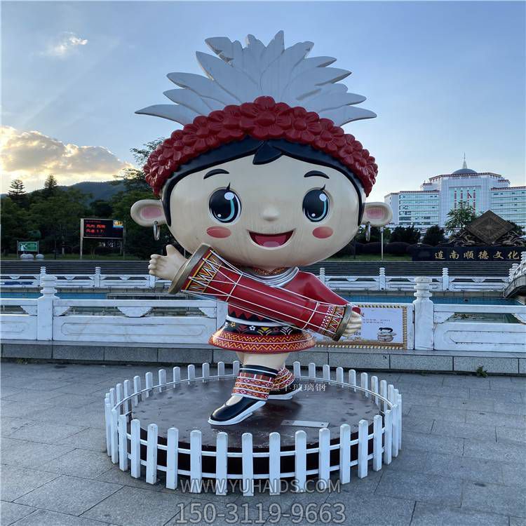 廣場(chǎng)奏樂(lè)民族人物玻璃鋼雕塑