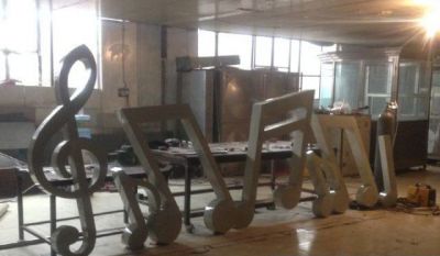 定制不銹鋼抽象音符主題雕塑需要多少錢？