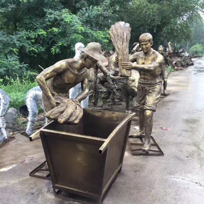 打麥子，民俗生活勞動人物雕塑