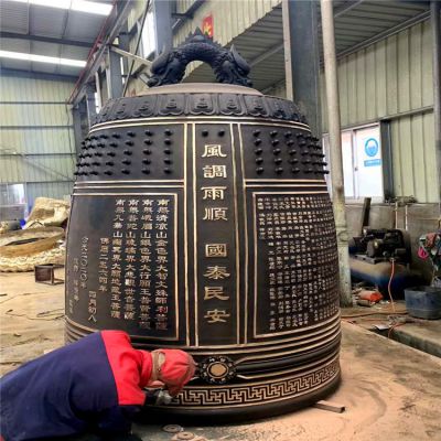 景區寺院擺放篆刻經文青銅鐘