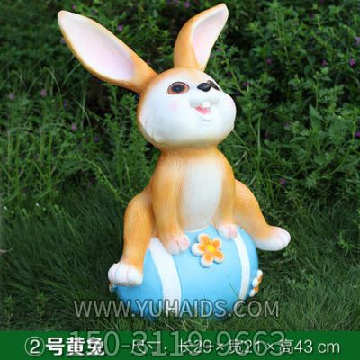 兔子雕塑-小區裝飾一只玩耍的玻璃鋼兔子雕塑