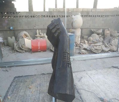 花園校區拳頭較量噴漆做舊青銅廉政雕塑