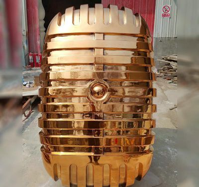 廣場(chǎng)創(chuàng)意不銹鋼噴金烤漆大型話(huà)筒雕塑