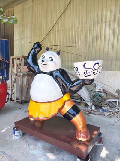 吃面的熊貓玻璃鋼門店ip形象雕塑