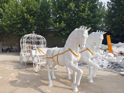 玻璃鋼+不銹鋼，馬拉車景觀雕塑