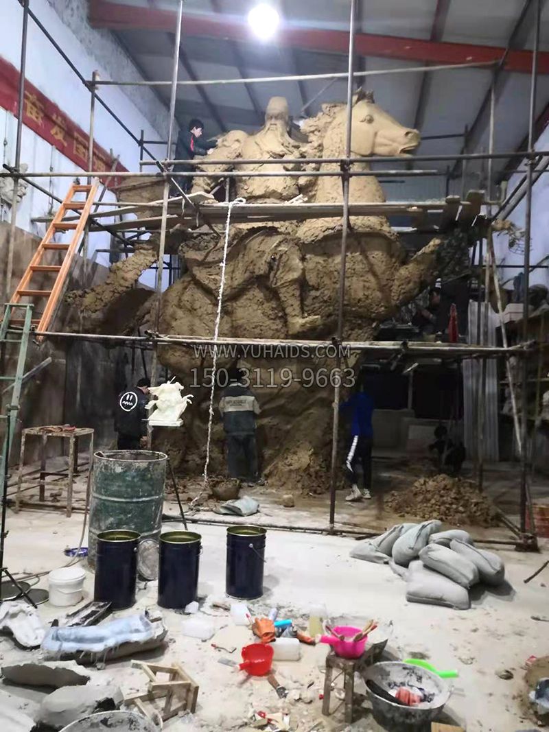 山西運城關(guān)王廟“乾坤炳義”關(guān)公雕像泥塑制作中 山西運城關(guān)王廟“乾坤炳義”關(guān)公雕像泥塑制作中